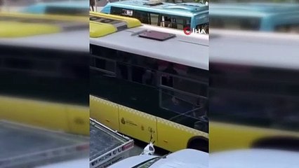 İstanbul'un göbeğinde şoke eden görüntüler: Samuray kılıcığıyla ortalığı birbirine kattı