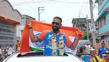 বিশ্বকাপজয়ী দলের সদস্য তমলুকের দয়ানন্দ! গ্রামে ফিরতেই অভ্যর্থনা জানাল কোলাঘাটবাসী