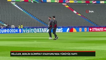 Milliler, Berlin Olimpiyat Stadyumu'nda yürüyüş yaptı