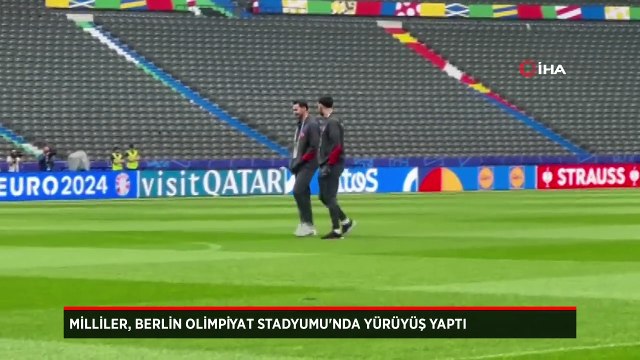Milliler, Berlin Olimpiyat Stadyumu'nda yürüyüş yaptı