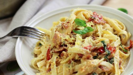 Fettuccine Pasta with Bacon and Tomatoes