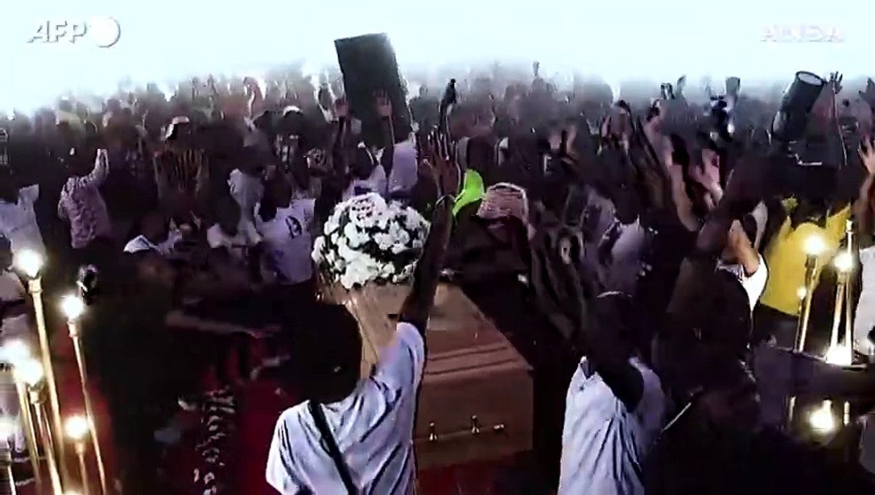 Kenya, i funerali di una delle vittime nelle manifestazioni anti-governative