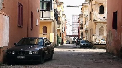 Ritratti abusivi | movie | 2013 | Official Trailer