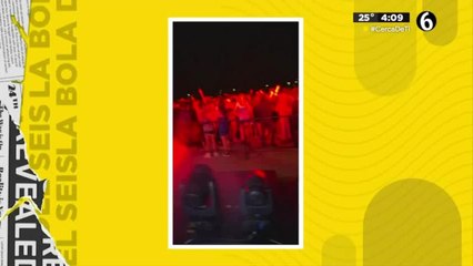 Jóvenes se emocionan al escuchar &#039;La Chona&#039;