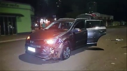 Colisão entre Ka e Rav4 é registrada no centro de Cascavel
