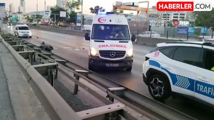 Hızını alamayan motosikletli taksiye arkadan çarptı: 2 yaralı