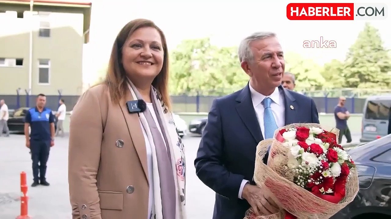Ankara Büyükşehir Belediye Başkanı Mansur Yavaş, Afyonkarahisar Belediye Başkanı Burcu Köksal'ı ziyaret etti