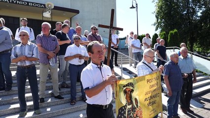 Męski Różaniec Publiczny w Piotrkowie – Wspólna Modlitwa i Pieśni ✝️