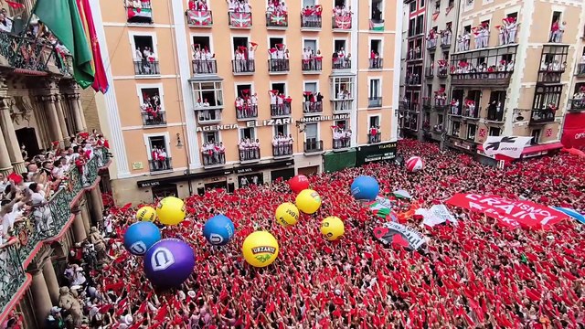 Pamplona da comienzo a San Fermín con el Chupinazo en la Plaza del Ayuntamiento