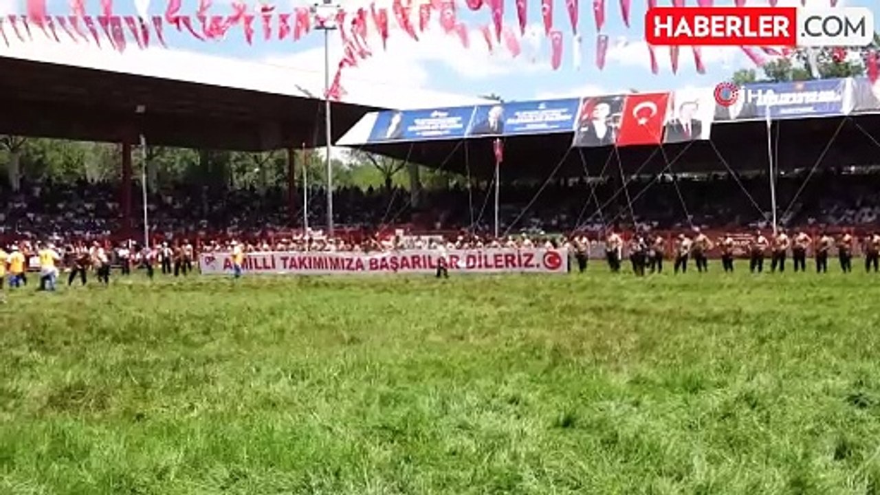 Kırkpınar'da başpehlivanlardan A Milli Futbol Takımı'na destek