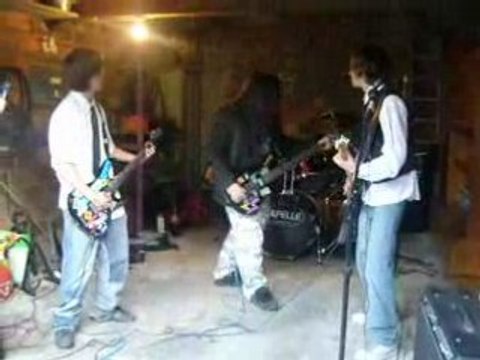 CONCERT (nirvana) - Live - avril 2008 -Bursting Creepy