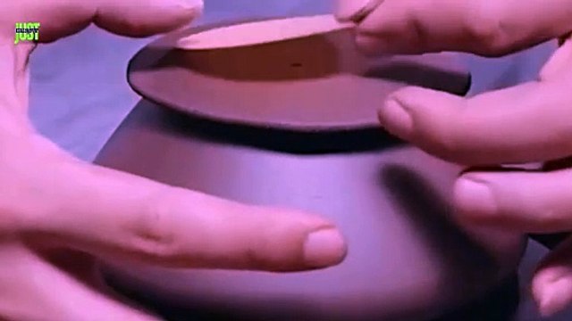 Master Craftsman Creates Clay Teapot Artistry in Action