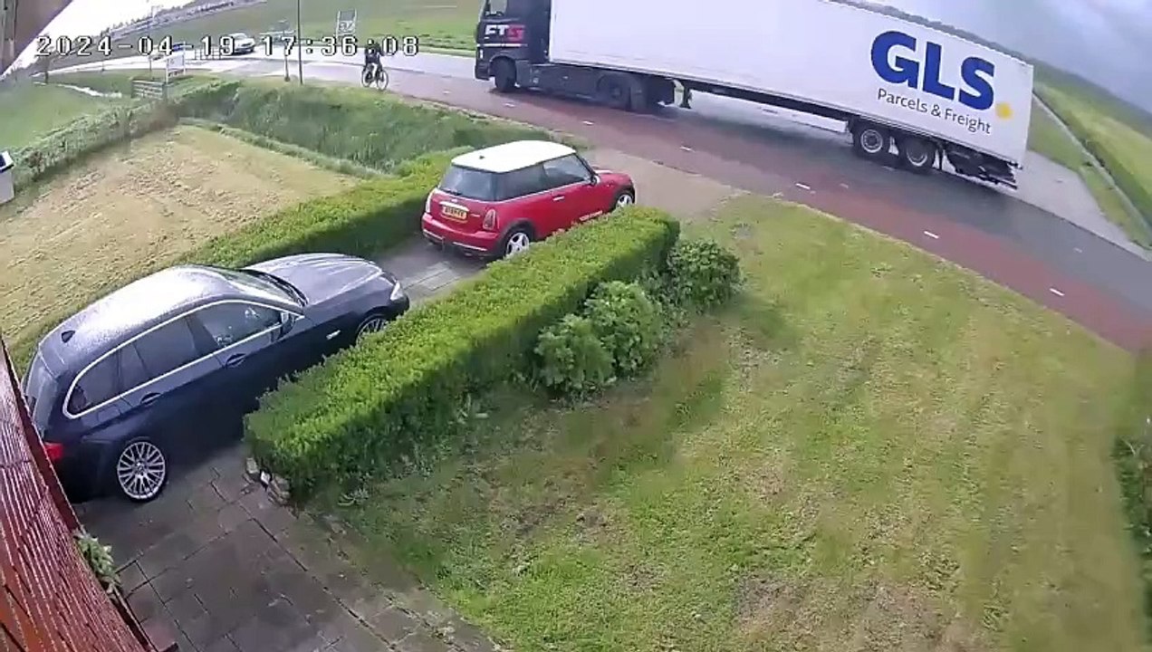 Je crois que ce chauffeur a besoin d'un coup de main