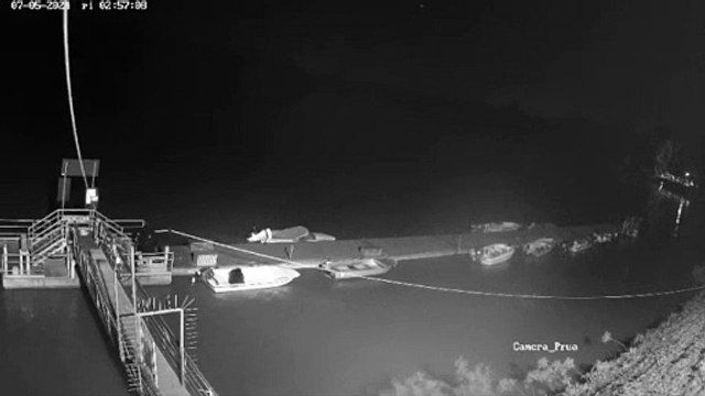 Casalmaggiore, auto precipita nel Po: l'incidente immortalato dalle telecamere di videosorveglianza