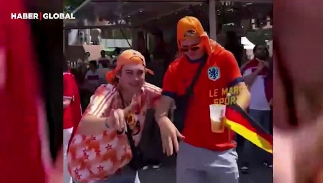 Hollandalı taraftarlar bozkurt işareti yaptı