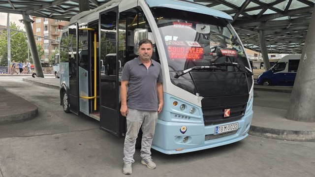 Minibüste unutulan servet! 22 bin doları polise teslim etti