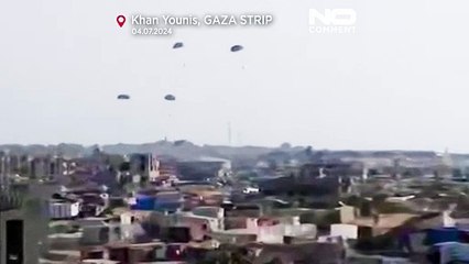 Los suministros en avión siguen llegando a Gaza, cada día más destruida