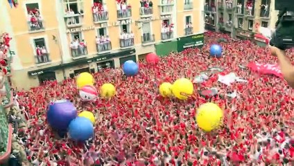 مهرجان سان فيرمين لإطلاق الثيران ينطلق في إسبانيا