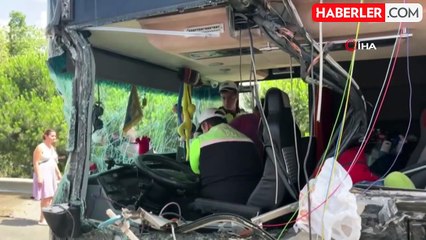 TEM Otoyolunda Tur Otobüsü Kamyona Çarptı: 2'si Çocuk 8 Yaralı