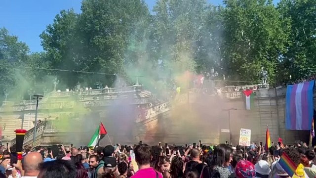 Rivolta Pride a Bologna: la folla in Piazza XX Settembre