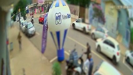 Câmera flagra idosa sendo atropelada na Avenida Papagaios