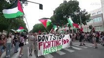 Torino, corteo pro-Palestina: imbrattata la statua del Fante d'Italia