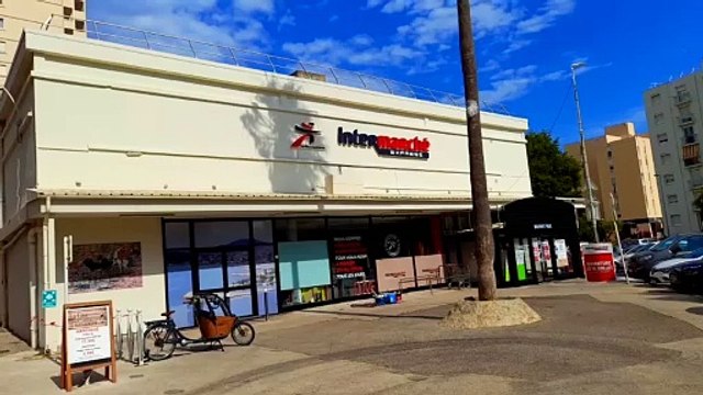 NOUVEL INTERMARCHÉ MOURILLON TOULON JAK ARNOULD ©ADAGP