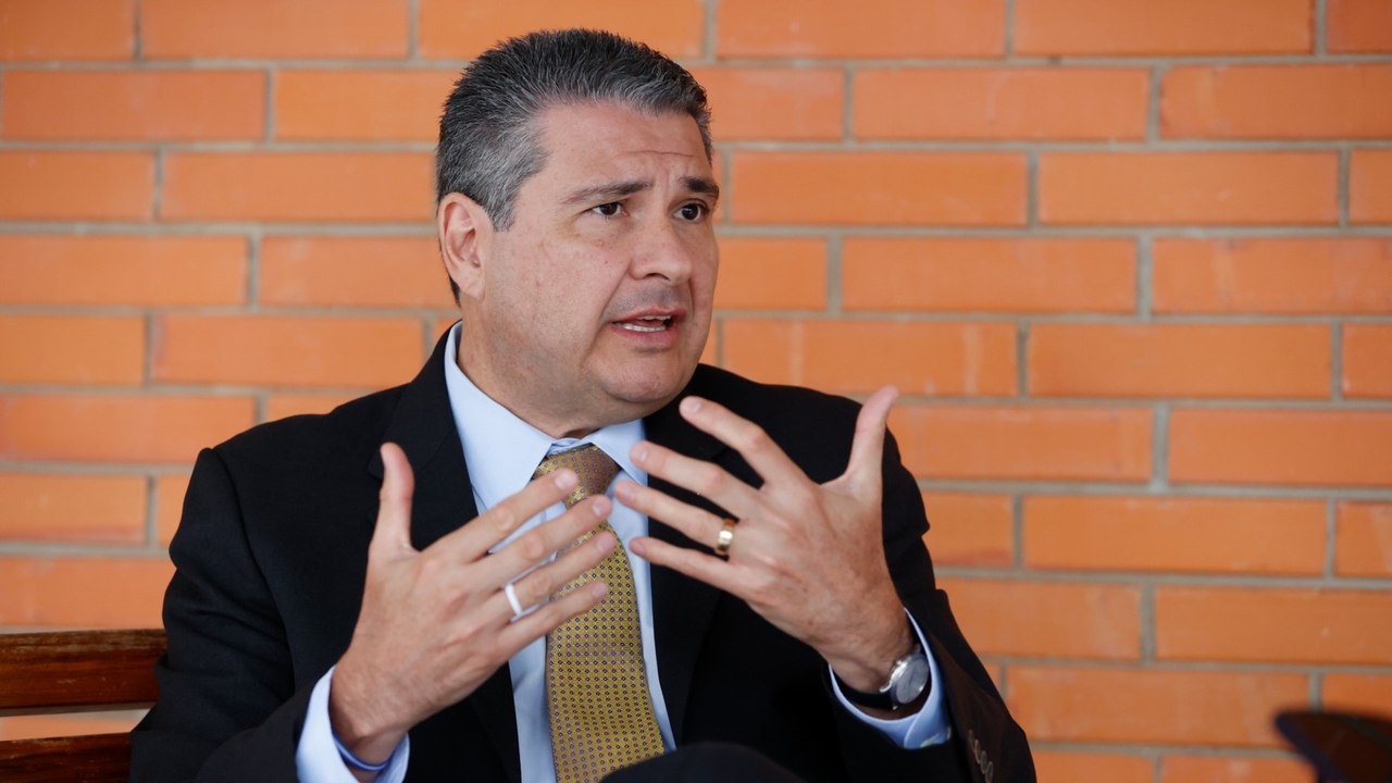 "Desde el avión vi Managua y me puse a llorar": el relato del exprisionero político nicaragüense Juan Sebastián Chamorro sobre su destierro