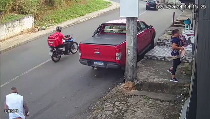 Urgente! Carro de famoso blogueiro baiano é baleado em tentativa de homicídio em Vale dos Lagos