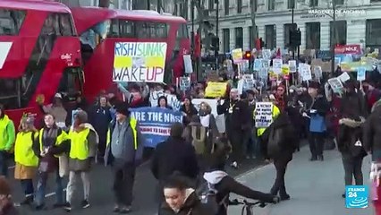 Eliminar medida de deportación de migrantes a Ruanda, una de las promesas de Gobierno de Starmer