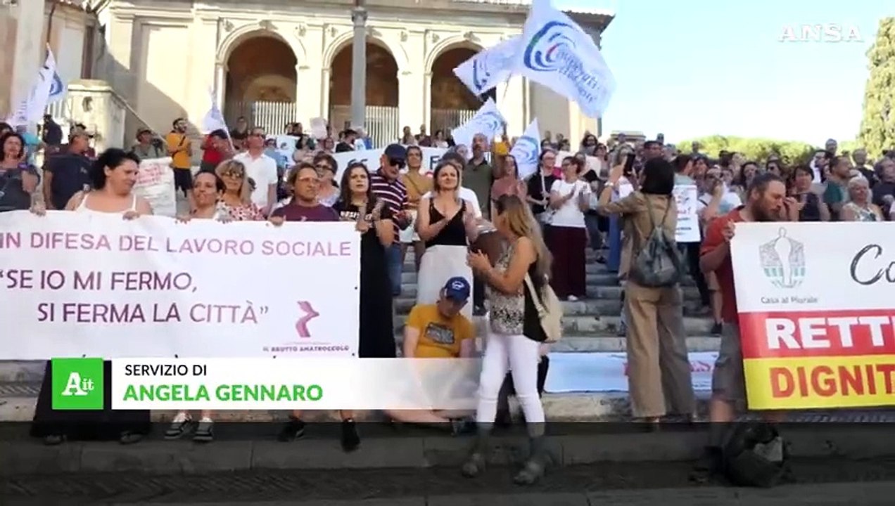 Roma, operatori sociali in piazza per chiedere l'adeguamento delle tariffe