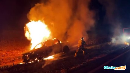 Vídeo mostra incêndio destruindo camioneta S-10 em Goioerê