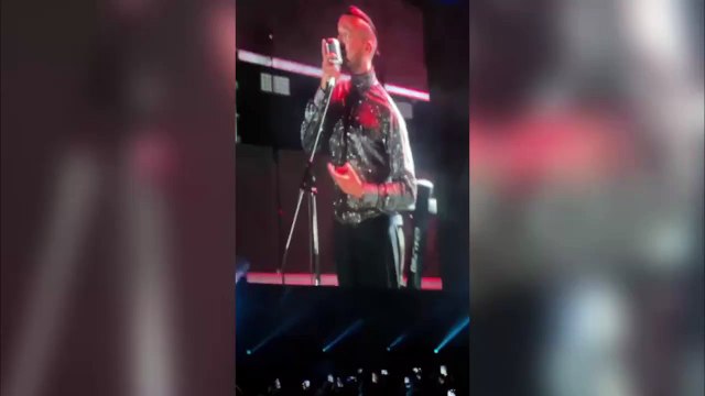 Van Kültür Yolu Festivali'nde Cem Adrian'ın yüzüne su şişesi fırlatıldı