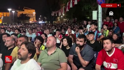 Düzce'de nikah masasından kalkar kalkmaz milli maça gittiler