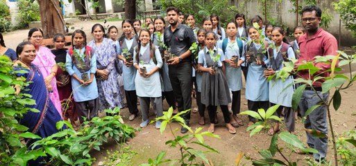 विद्यालयों समेत सार्वजनिक स्थलों पर किया जा रहा पौधरोपण