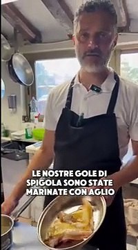 Gola di spigola con crema di sedano rapa, olive taggiasche, cipolla di tropea e pomodori confit: la ricetta