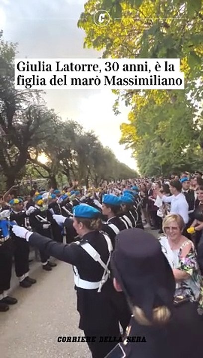 Giulia, figlia del marò Latorre, chiede alla compagna di sposarla