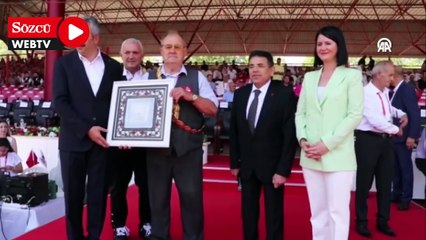 Kırkpınar'ın 60 yıllık başcazgırı Şükrü Kayabaş 'altın kemer' ile veda etti