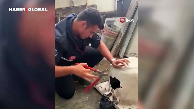 Kafası küvete sıkışan kedinin imdadına itfaiye yetişti