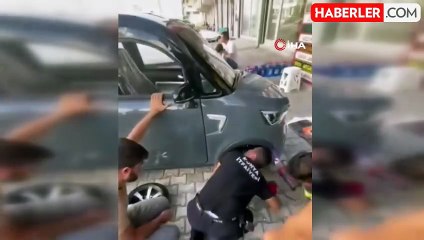 Konya'da otomobilin motor kısmına giren yavru köpeği itfaiye kurtardı