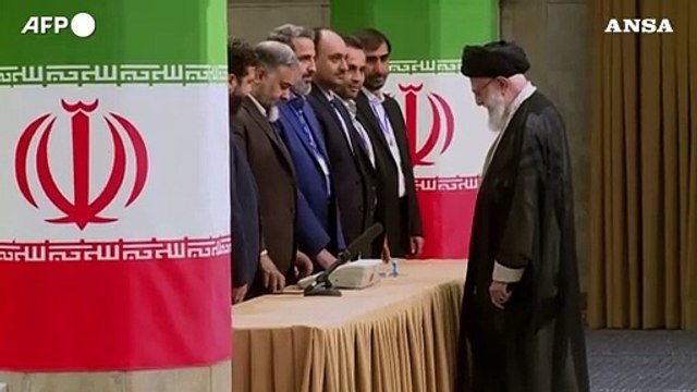 Iran, il leader supremo Khamenei vota al secondo turno delle elezioni presidenziali