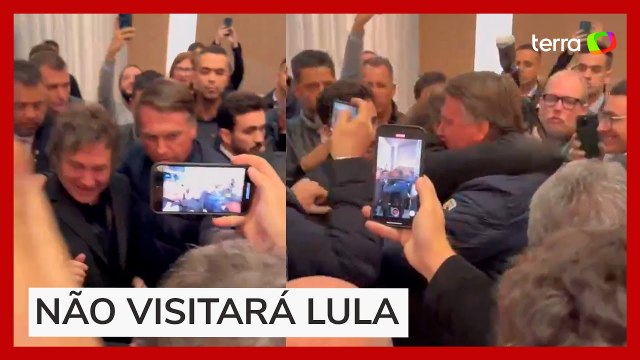 Milei é recebido por Bolsonaro e apoiadores em evento conservador em SC