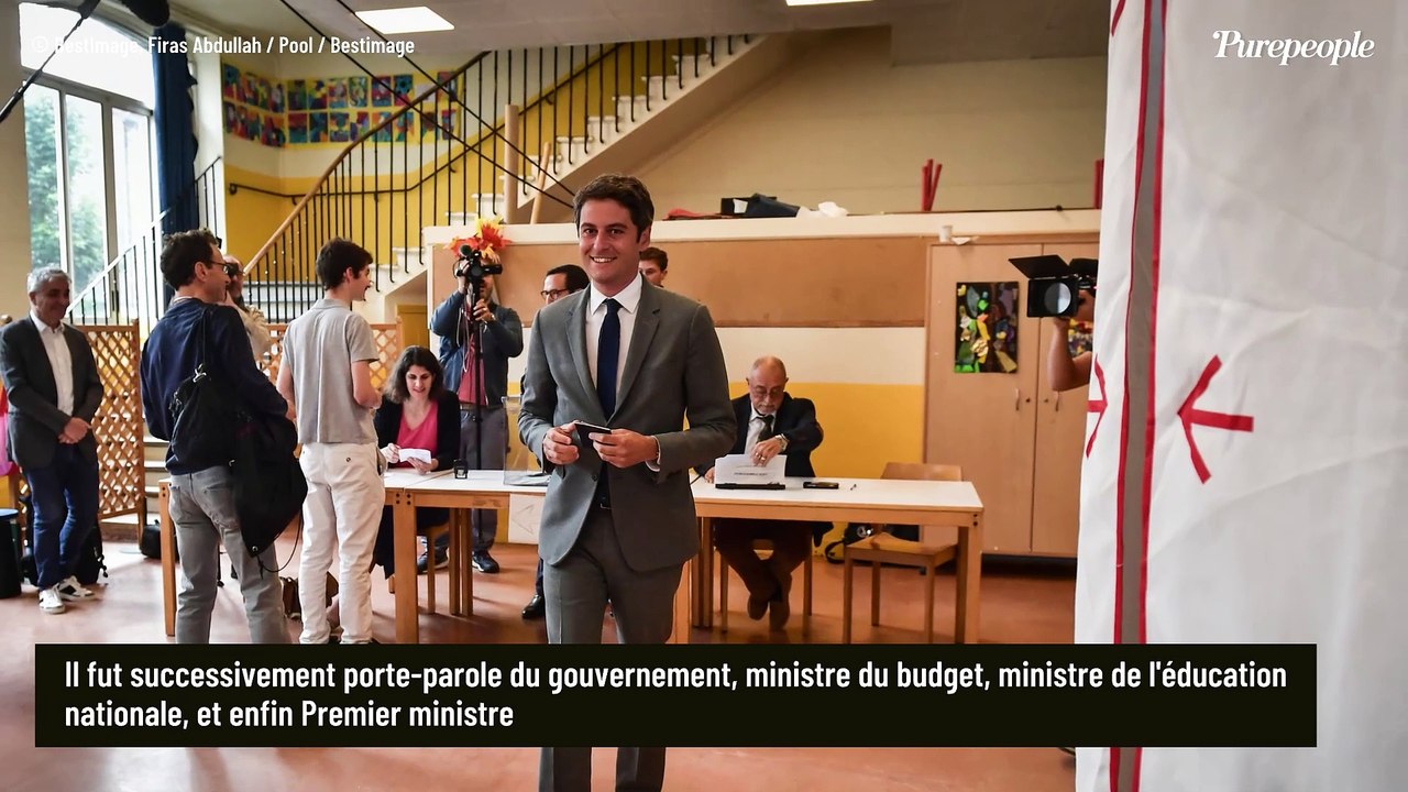 Gabriel Attal décontracté et souriant au moment de glisser son bulletin dans l'urne pour les élections législatives