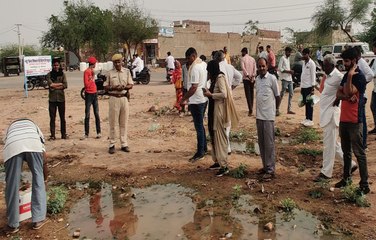 Watch Video: सड़क किनारे कीचड़ में नवजात का शव मिलने से सनसनी