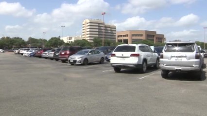 美서 37도 폭염 속 세 아이 차에 두고 쇼핑간 엄마 체포 / YTN