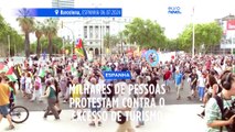 Milhares de pessoas protestam em Barcelona contra o excesso de turismo