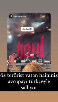 Ezhel sahnede Türk bayrağı açtı: Öz terörist, vatan haininiz Avrupa'yı Türkçe ile sallıyor