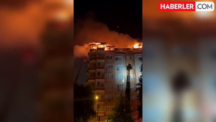 Batman da şehrin göbeğinde apartman yanıyor! Alevlere müdahale eden itfaiyenin suyu bitti