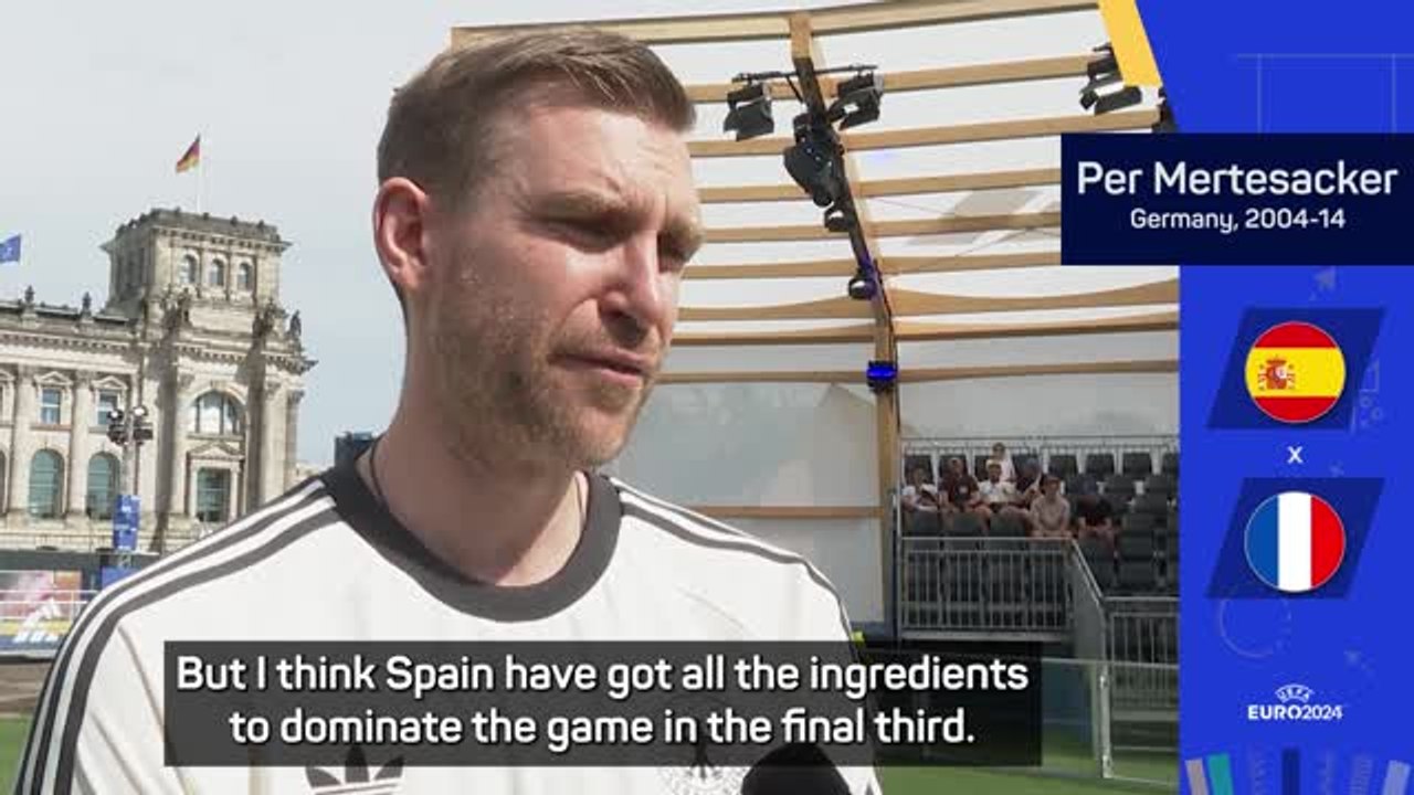 Mertesacker labels Spain as favourites against France