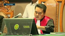 Sorak Kemenangan Tim kuasa Hukum dan Keluarga Pegi Setiawan di Sidang Praperadilan Pegi Setiawan